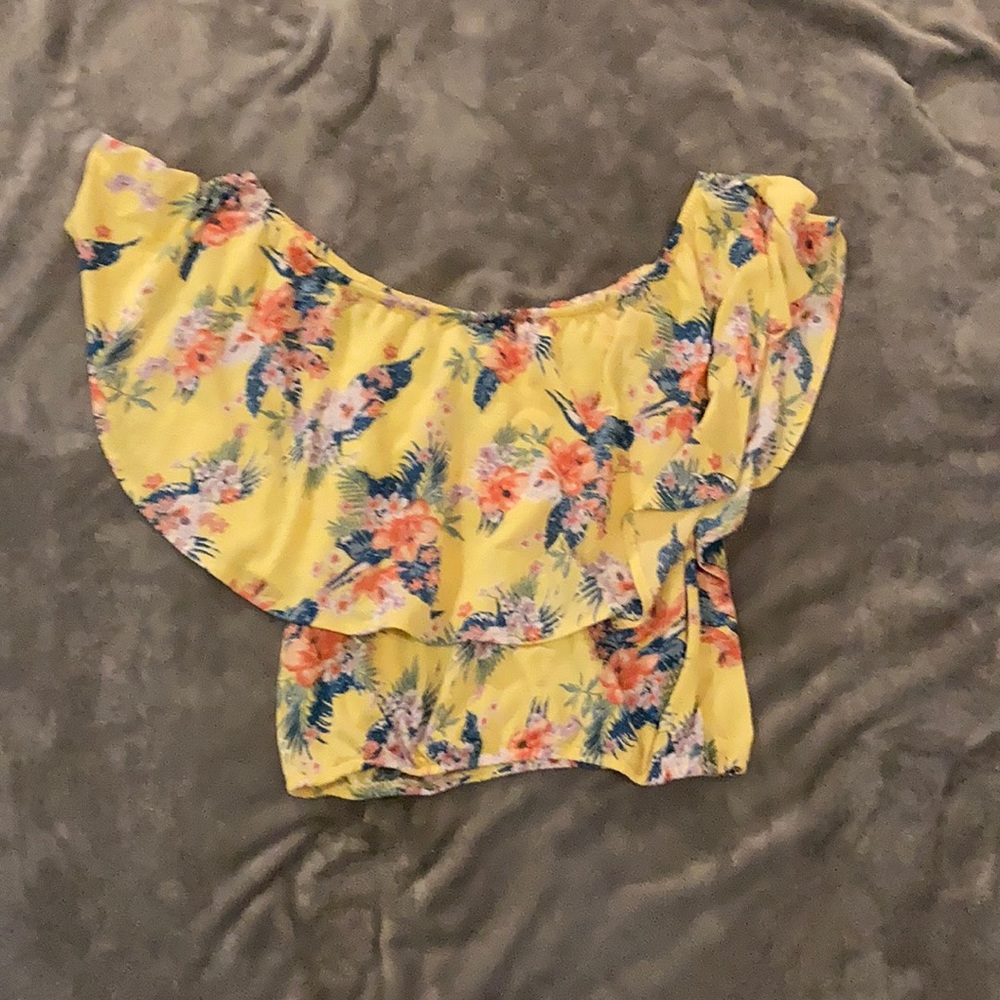 Floral print yellow crop top w ruffle